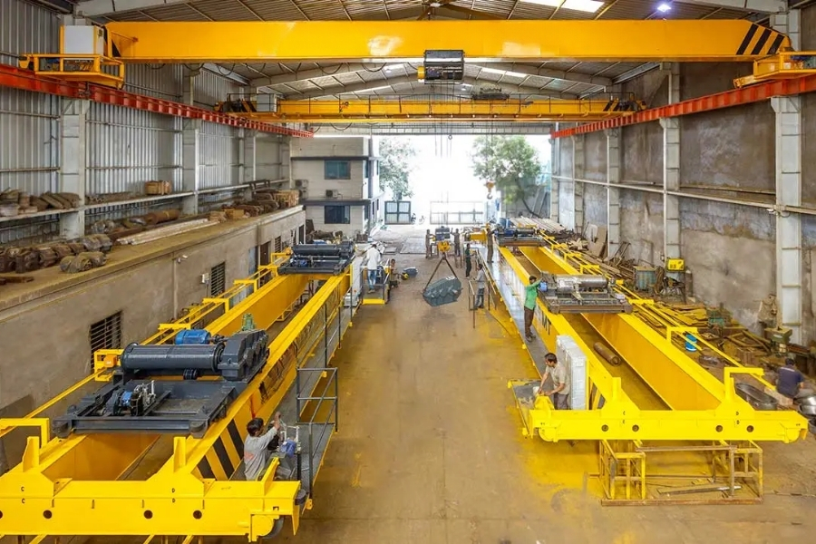 How to Choose the Right EOT Crane for Your Industry in India
