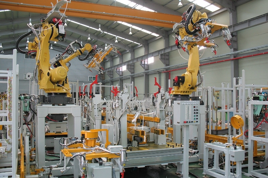 Why Material Handling Equipment is Essential for Modern Manufacturing Plants